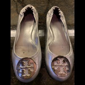 Tory Burch metallic silver Reva flats so 7.5